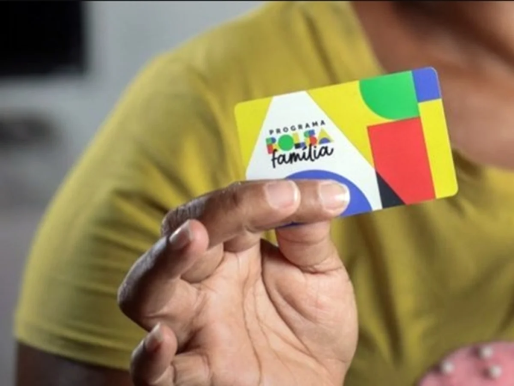 Bolsa Família tem reajuste de 15,04% e benefício mínimo sobe para R$ 691