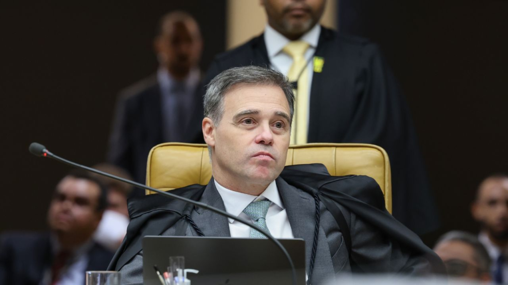 Ministro André Mendonça rejeita representação de Zé Trovão contra reajuste do Bolsa Família