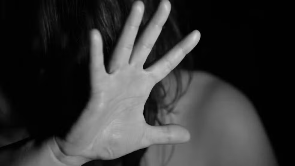 Homem é preso em flagrante por agressão à companheira em Raposa