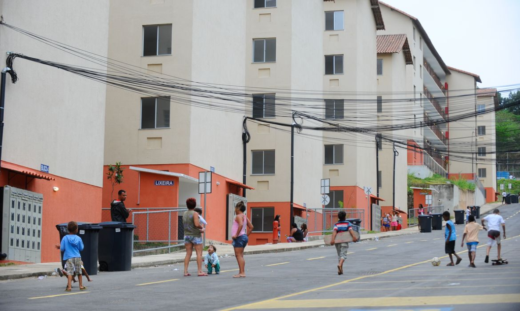 Orçamento de 2027 mantém Bolsa Família em R$ 600 e prevê corte de recursos