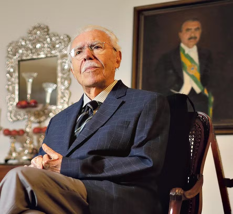 Ex-presidente José Sarney é internado em hospital de São Luís