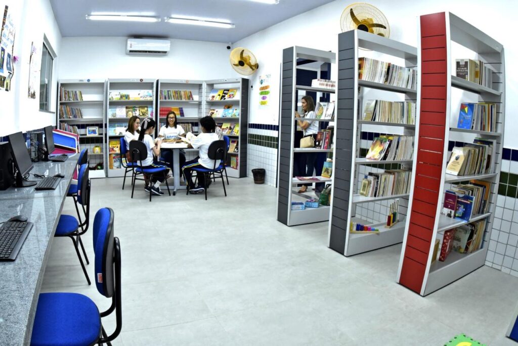 Prefeitura entrega duas escolas reformadas e transforma estrutura educacional na comunidade do Coqueiro