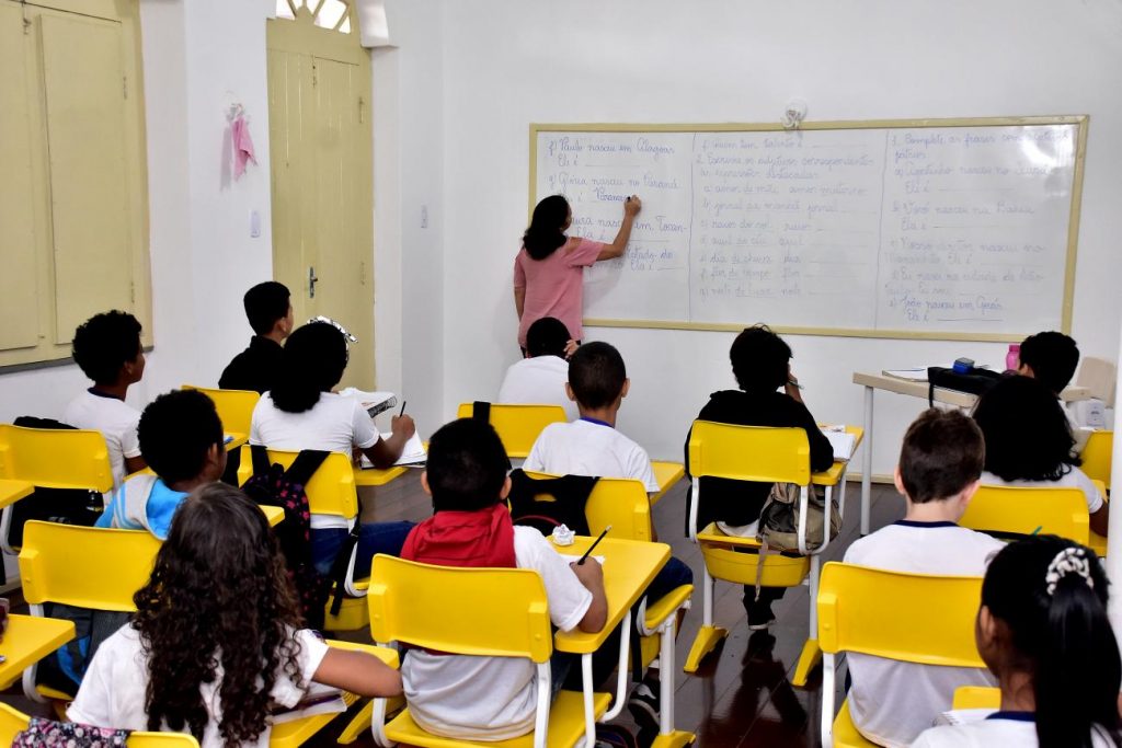 Saiba o que as escolas podem ou não podem pedir para a matrícula escolar