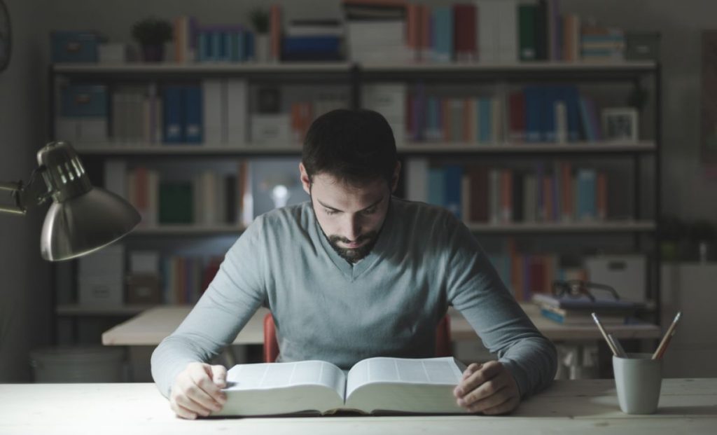Confira dicas de estudo de 8 concurseiros aprovados em 1º lugar