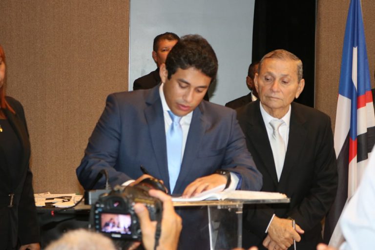 Osmar Filho toma posse como presidente da Câmara dos Vereadores