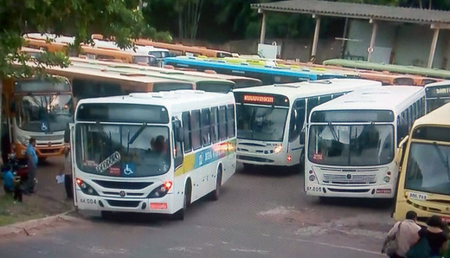 Rodoviários da empresa Planeta não saem da garagem por falta de pagamento