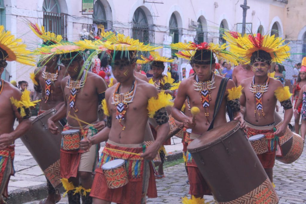 Praça Nauro Machado vira concentração de foliões
