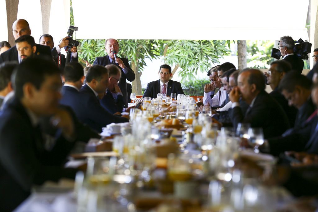 Bolsonaro pressiona, mas Dino afirma que não haverá moeda de troca