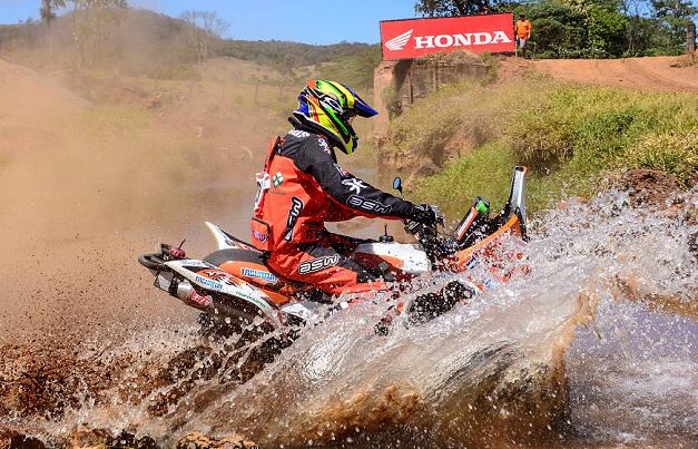Marcelo Medeiros é tricampeão dos quadris no Rally dos Sertões