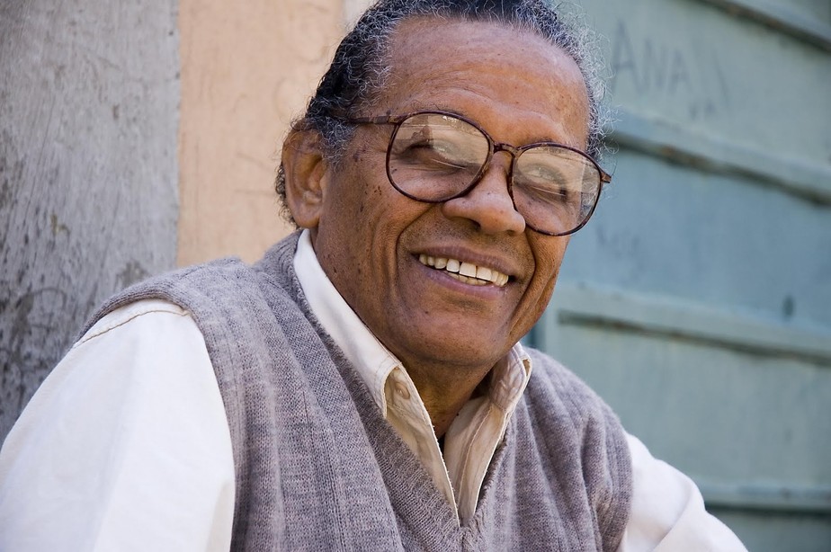 Sambista Elton Medeiros morre aos 89 anos no Rio