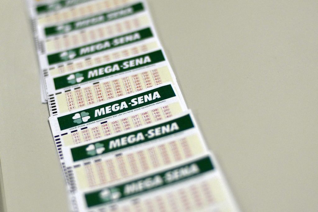 Prêmio da Mega-Sena acumula e deve pagar R$ 120 milhões no sábado