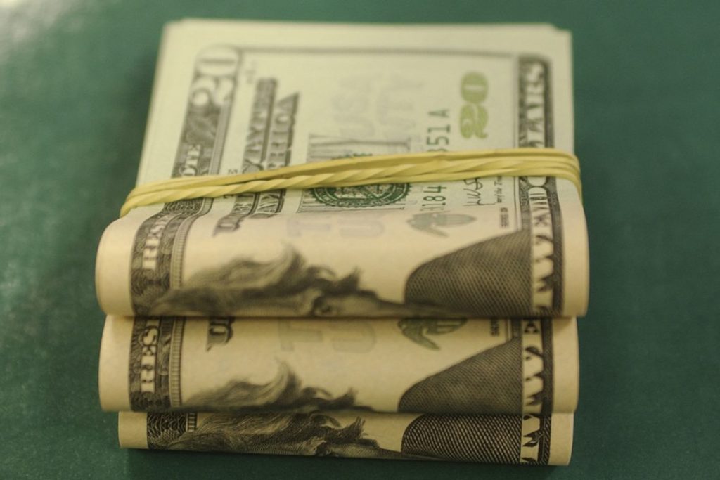Dólar ultrapassa R$ 4,39 e atinge novo recorde pelo quarto dia seguido