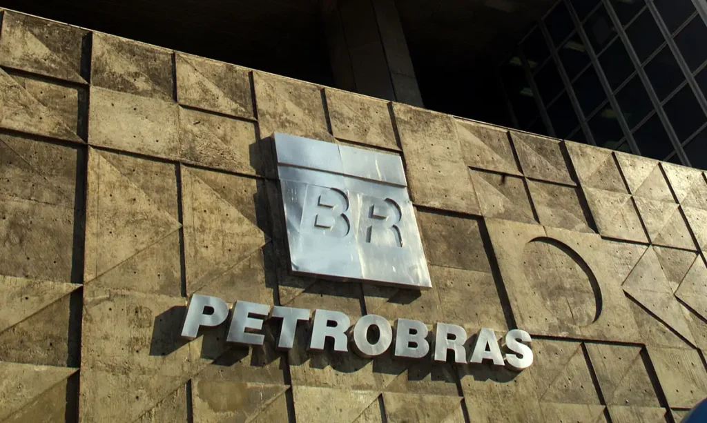 Petroleiros entram em greve nacional por tempo indeterminado