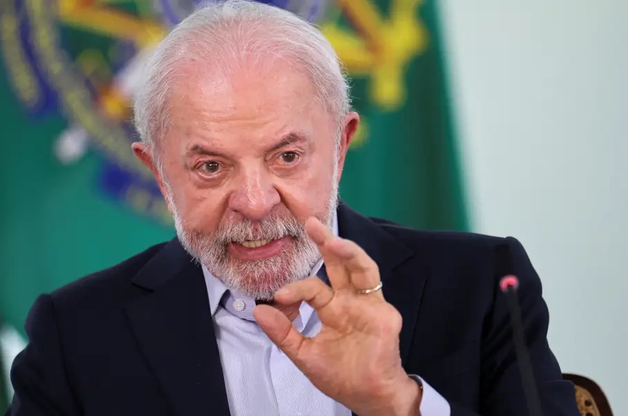Pesquisa projeta Lula na frente para 2026, com cenários hipotéticos em meio à indefinição da oposição