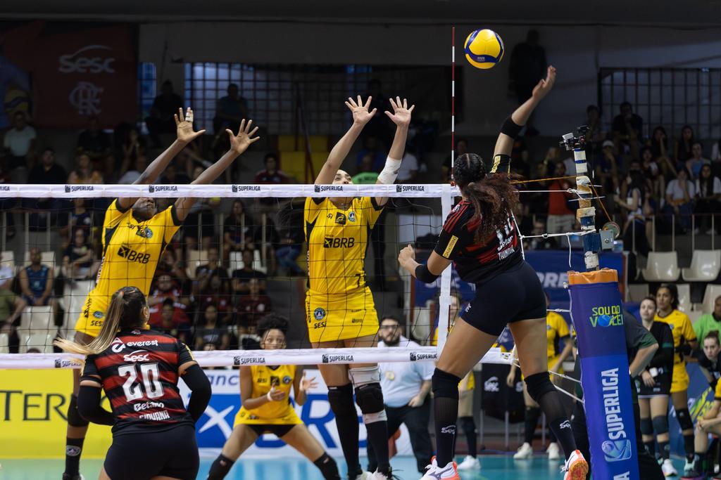 Superliga feminina desembarca em São Luís com duelo decisivo no Castelinho