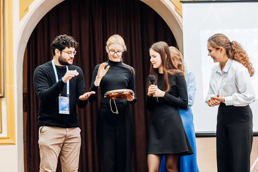 De volta aos palcos do mundo, artista maranhense mobiliza novos talentos para festival BRICS