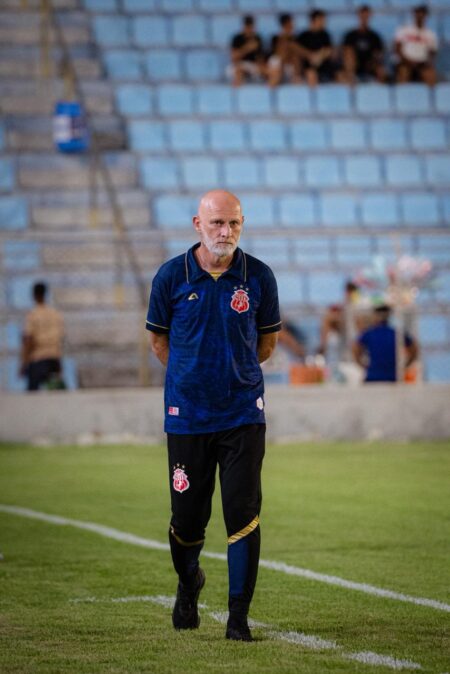 Imperatriz demite técnico Sílvio Criciúma