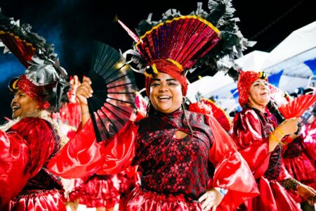 Anel Viário recebe noite de encerramento de desfiles do Grupo B e escolas de samba