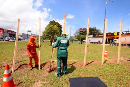 Prefeitura entrega pavimentação da Avenida Kennedy e anuncia construção de Ecoponto na região