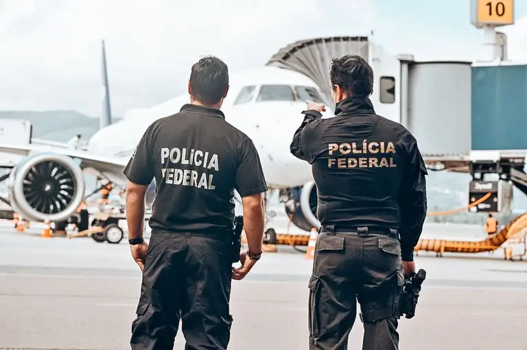 Polícia Federal deporta irlandês suspeito de matar criança de três anos