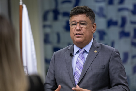 Senador vai ao STF para reaver documentos de banqueiro na CPMI do INSS