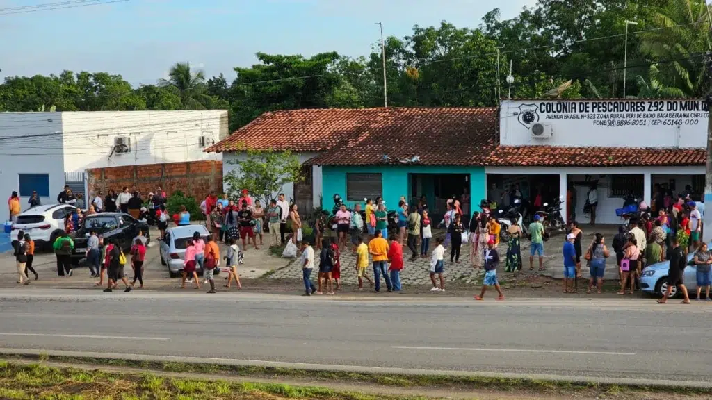 Pescadores da Baixada Maranhense fecham rodovias por atraso em benefício