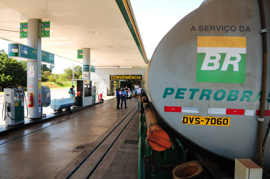 Petrobras aumenta entrega de combustíveis após ser notificada pela ANP