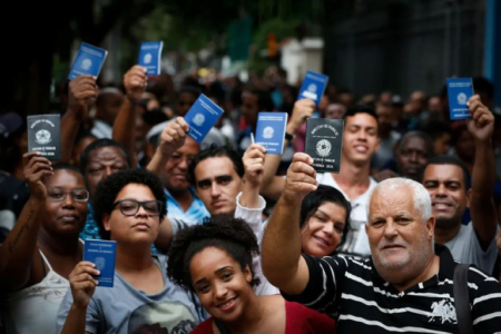 Brasil gera 112,3 mil empregos formais em janeiro, impulsionado pela indústria
