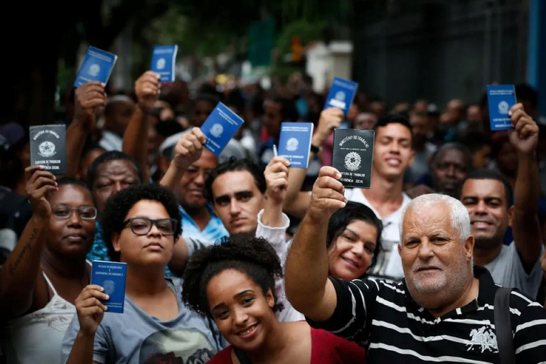Brasil gera 112,3 mil empregos formais em janeiro, impulsionado pela indústria