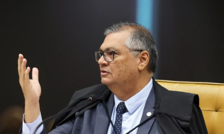 Dino suspende quebra de sigilo de empresária aprovada pela CPMI do INSS, e defesa de Lulinha avalia estender benefício