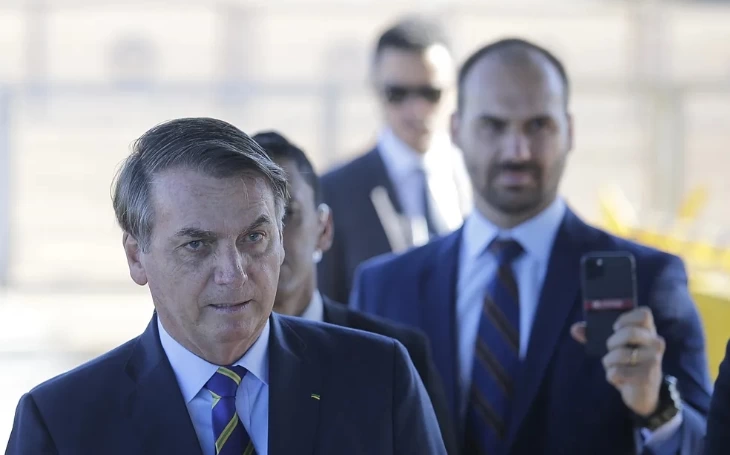 STF dá 24 horas para defesa de Bolsonaro explicar declaração de Eduardo sobre vídeos