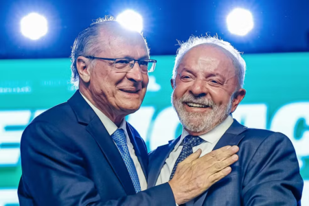 Lula confirma Alckmin como vice em reunião ministerial