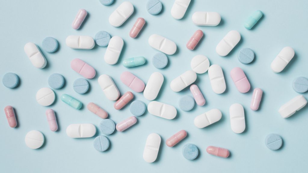 Uso indiscriminado de antibióticos na pandemia eleva resistência bacteriana e ameaça recém-nascidos