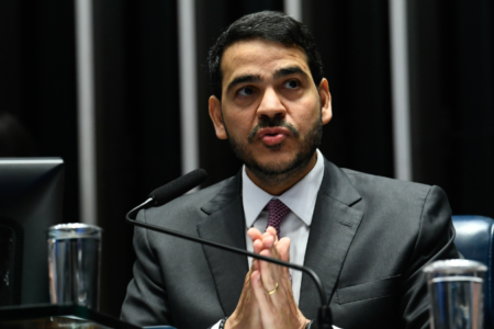 Jorge Messias se declara contra o aborto e diz que Estado deve ser laico durante sabatina na CCJ