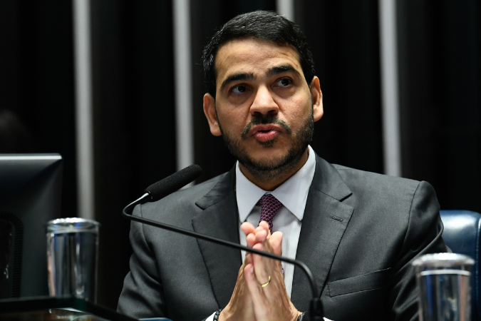 Jorge Messias se declara contra o aborto e diz que Estado deve ser laico durante sabatina na CCJ