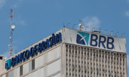 CCJ da Câmara do DF aprova convocação de presidente do BRB e secretário após ausência em audiência
