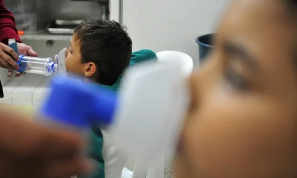 Chuva e aglomeração elevam casos de viroses respiratórias; pediatras reforçam cuidados básicos