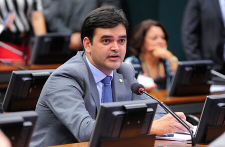 CCJ aprova relatório do deputado Rubens Pereira Jr que garante justiça gratuita a inscritos no CadÚnico