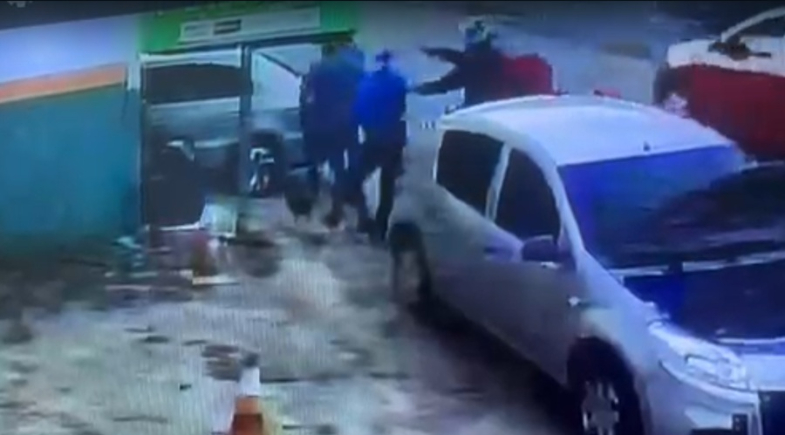 PM à paisana reage a assalto e tem arma levada por criminoso disfarçado de entregador em São Luís