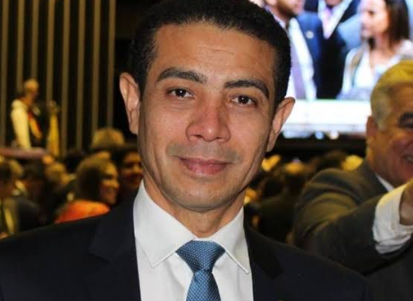 TCU investiga uso de emendas de Pastor Gil em show de cantor no Dia das Mães