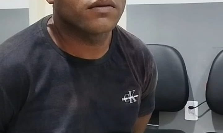 Suspeito de homicídio brutal na Vila Jari se apresenta à polícia e é preso
