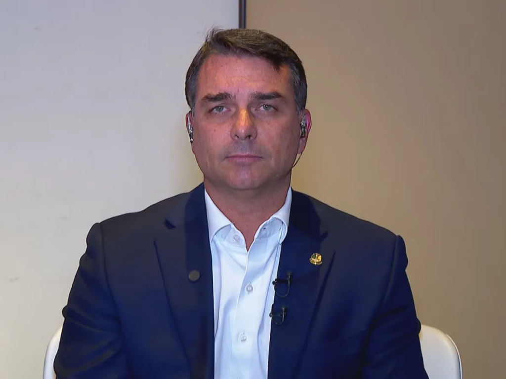 Após vazamento de conversa com Vorcaro, Flávio Bolsonaro cai 5,4 pontos e Lula abre vantagem de 12,7, aponta Atlas/Bloomberg
