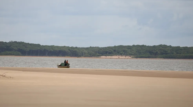 Busca por adolescente no Rio Parnaíba tem barco de bombeiros afundado