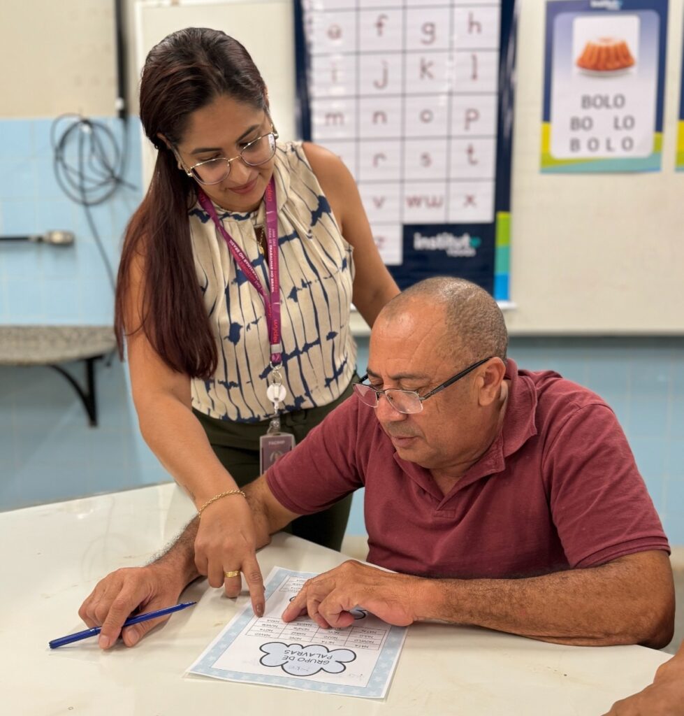 Programa gratuito de Alfabetização e Letramento de Jovens Adultos amplia atuação nacional