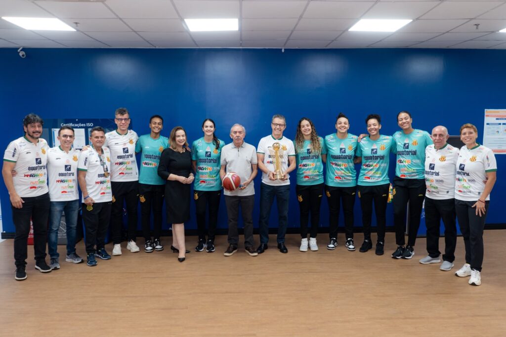 Equatorial Maranhão recebe atletas do Sampaio Basquete em celebração ao tetracampeonato da LBF