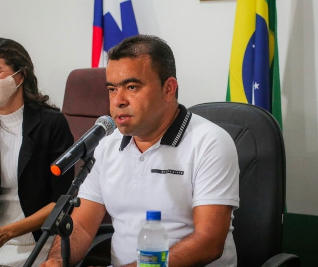 PSB expulsa prefeito de Campestre do Maranhão por apoio a Flávio Bolsonaro e ameaça a servidores