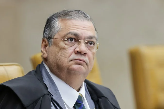 Flávio Dino nega uso irregular de carro oficial e aciona segurança do STF