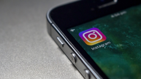Justiça determina reativação de perfis no Instagram e nega danos morais a usuário
